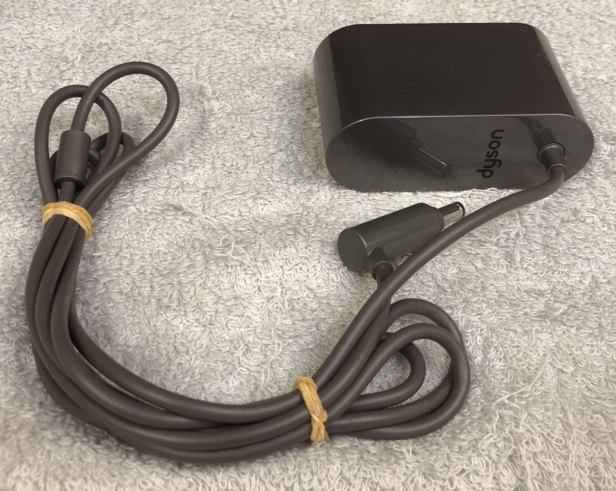 ☆☆☆☆☆ dyson/ダイソン 掃除機用充電器 純正ACアダプター 205720-04拍卖