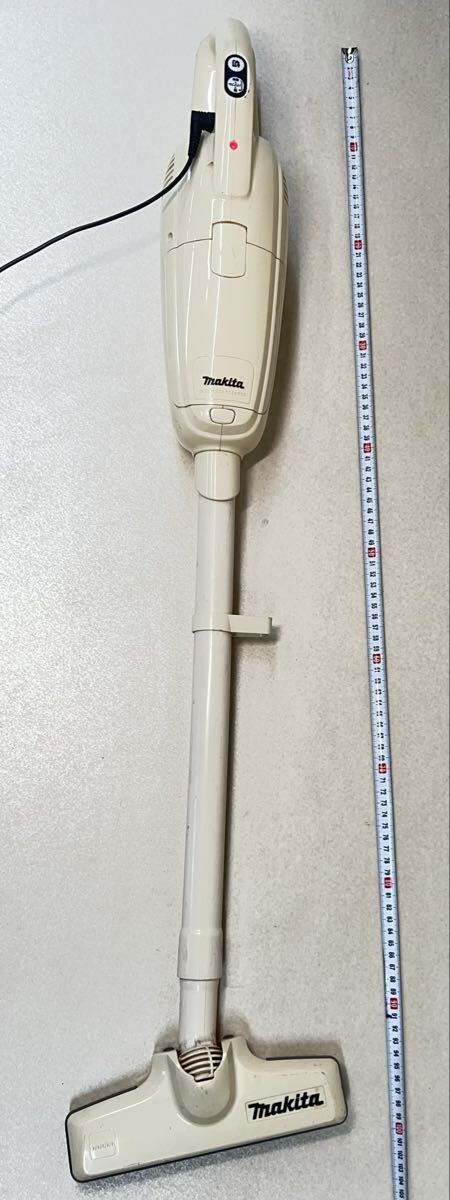 A249★ makita 充電式クリーナー CL105D(N) マキタホワイト掃除機 コードレス掃除機 通電確認済 付属の紙パックなし拍卖