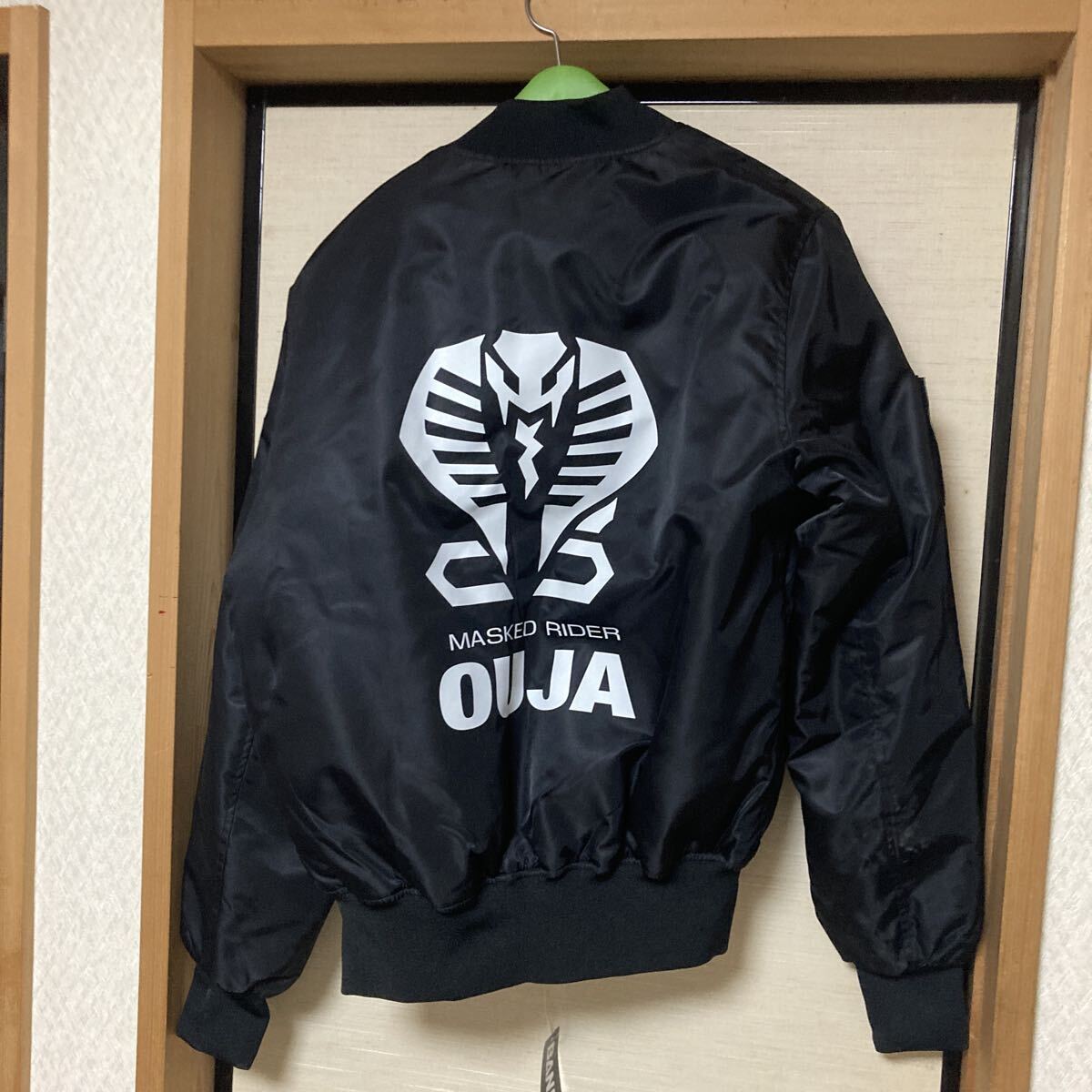 フライトジャケット MA-1 バンダイ 仮面ライダー OUJA 王蛇 未使用 公式拍卖