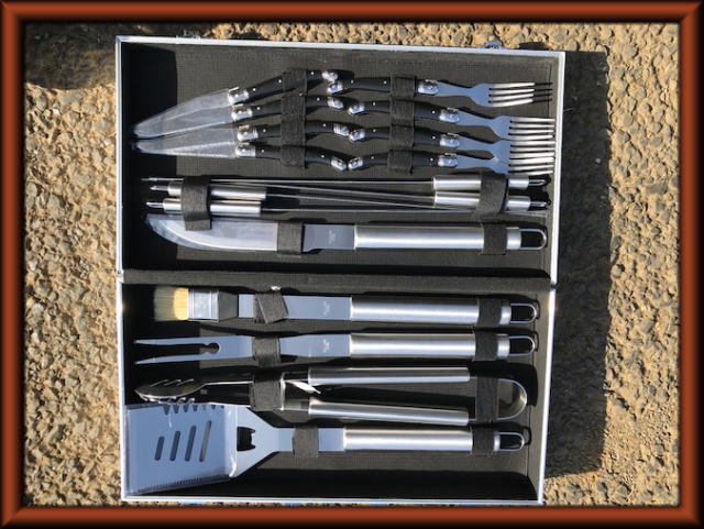 最新型 BBQ調理器具セット バーベキュー 17点セット バーベキューセット   まとめ買い 持ち運びやすい アタッシュケース 新品拍卖