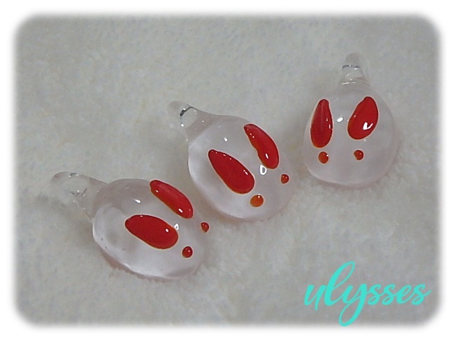 ★アクセ★9★うさぎ 雪ウサギ 赤耳 とんぼ玉 チャーム かわいい★2個★ガラス 説明文・自己紹介は必ずお読みください拍卖