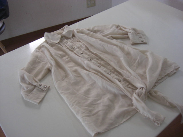 美品レイカズン 前結びデザインブラウス ベージュ拍卖