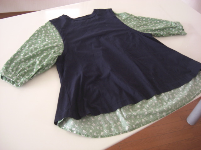 美品マックレガー 重ね着風花柄切り返しカットソー紺M拍卖