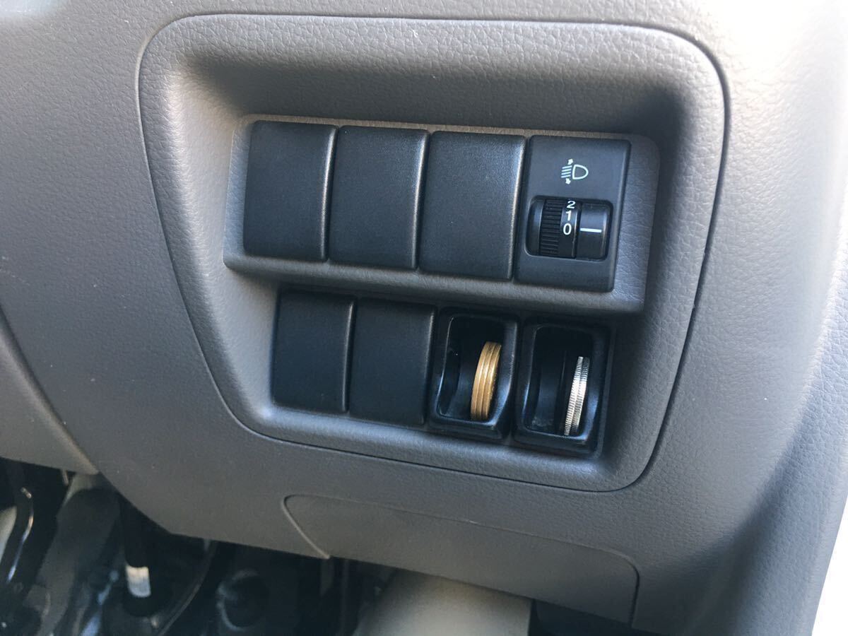 良品【送料140円】SUZUKI スズキ エブリイ DA17/DA64/ラパン/パレット/キャリートラックDA63T/MRワゴン 他 スズキ(純正)コインホルダー拍卖