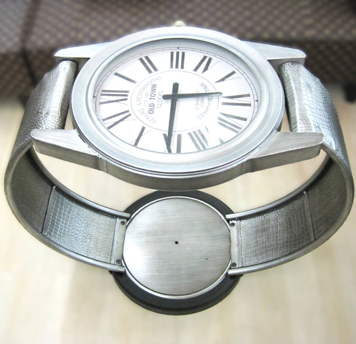 サイドテーブル 腕時計型 エクエスBLM042-1  拍卖