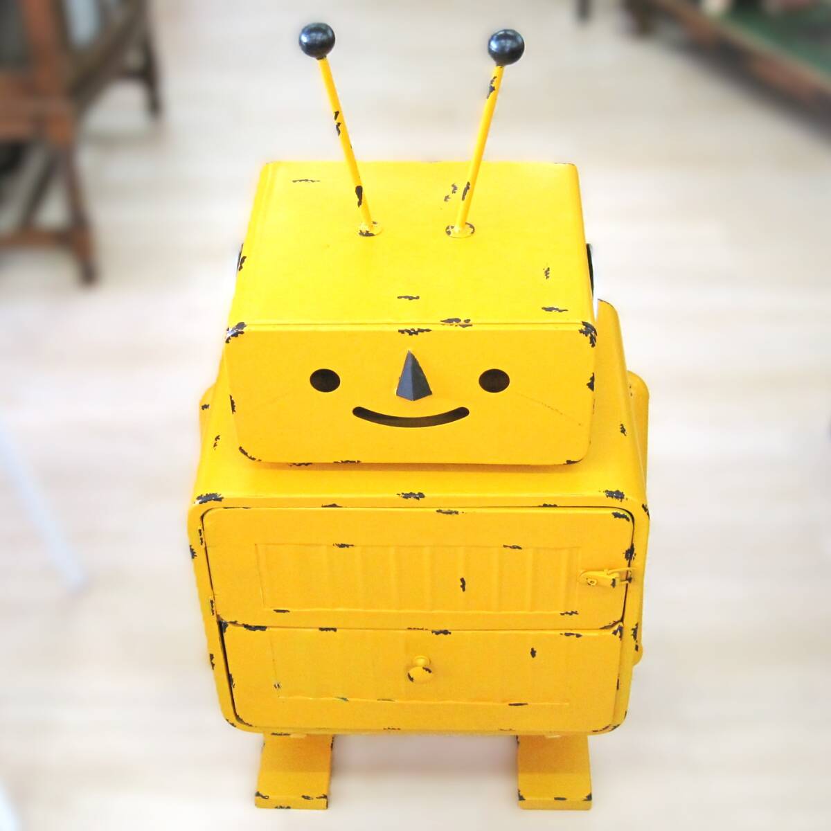 ロボットキャビネット ワイヤレススピーカー付き拍卖