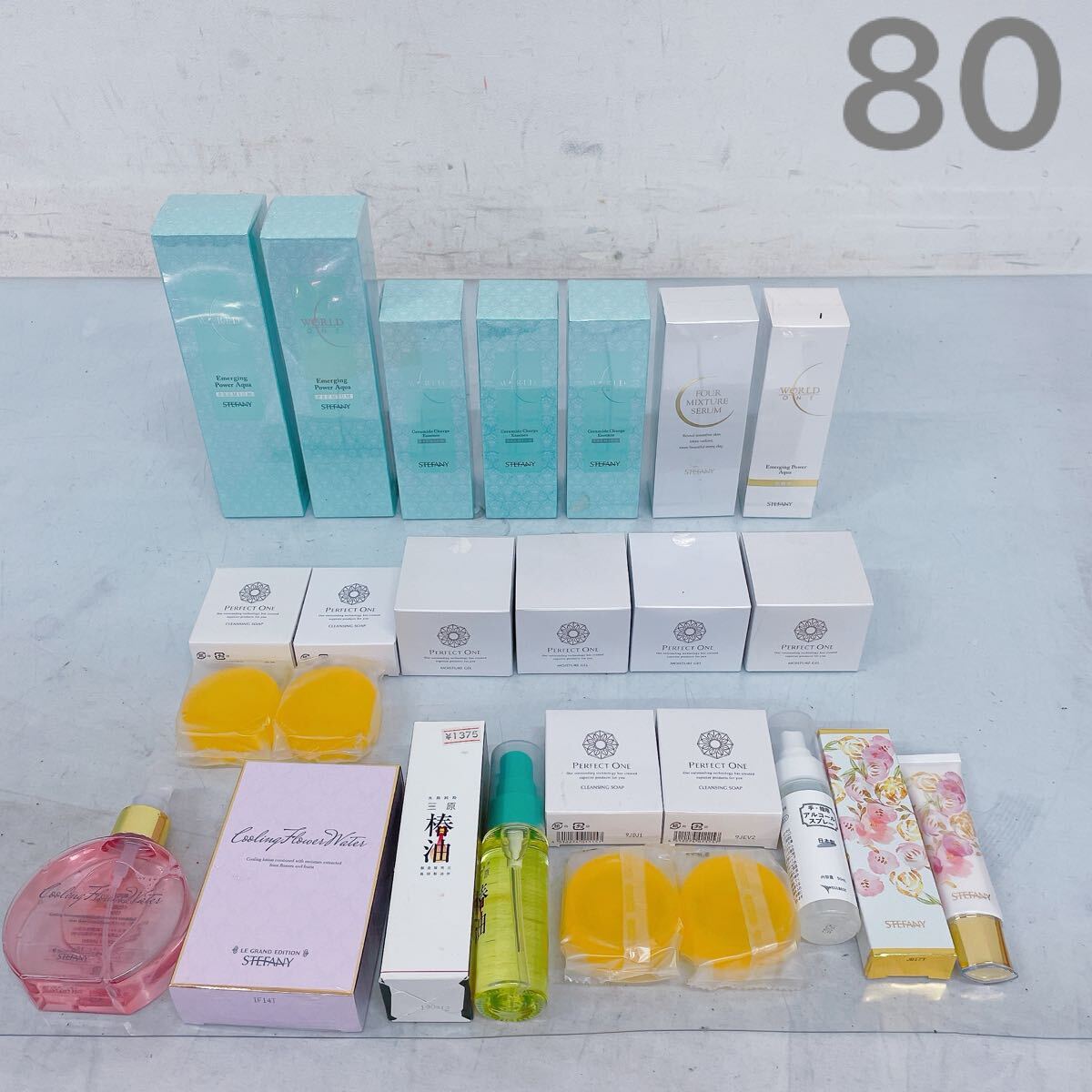 10D021 【未使用】化粧品 まとめ 大量 コスメ 化粧水 美容液 椿油 ジェル 石鹸 パーフェクトワン ワールドワン ステファニー 他 元箱付拍卖