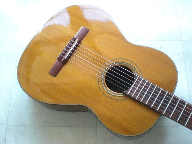 虎杢が美しい当たりの個体 低弦高で弾き易いなんと1968年のYairi 製ガット 恐ろしい位鳴ります! 安心のフルレストア済拍卖