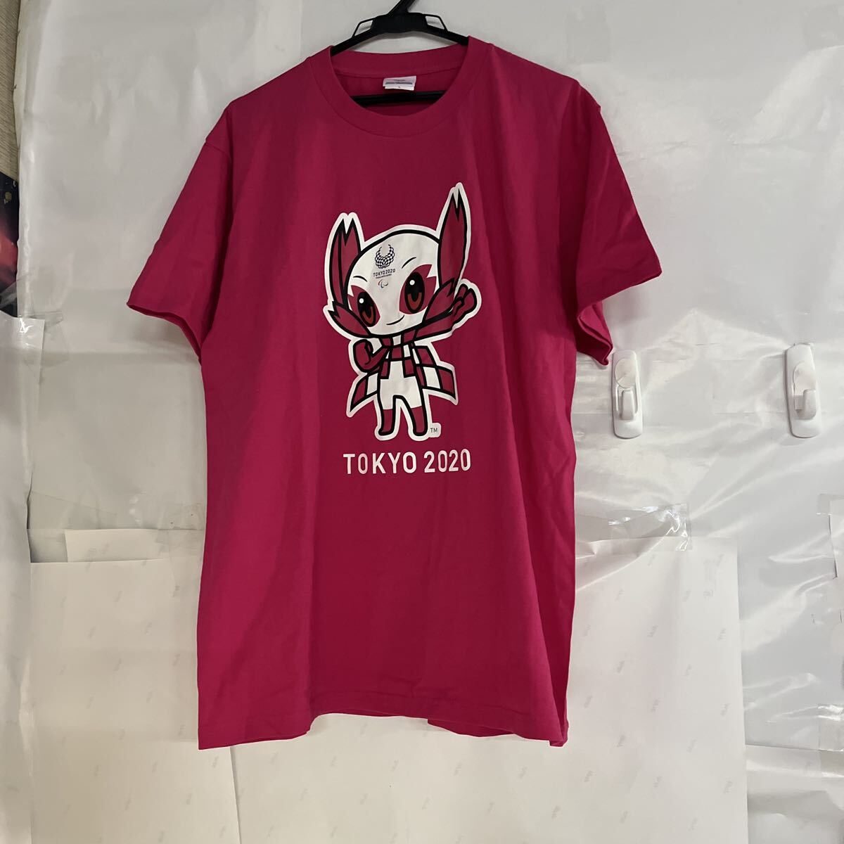 新品保管品 東京オリンピック2020公認 TシャツショッキングピンクLサイズ 日本製 マスコットTシャツ拍卖