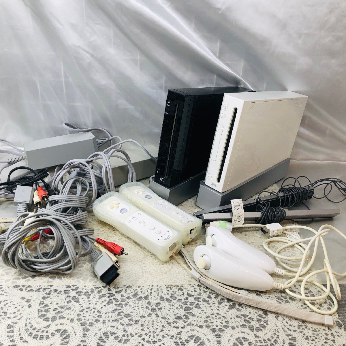 【ジャンク/通電OK/KU】Nintendo ニンテンドー Wii 本体 2台 コントローラー ACアダプター その他 付属品 おまとめ 動作未確認 MZ1027拍卖