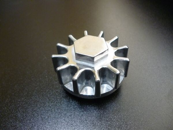 GS400(1)オイルキャップ フィン付き シルバー☆拍卖