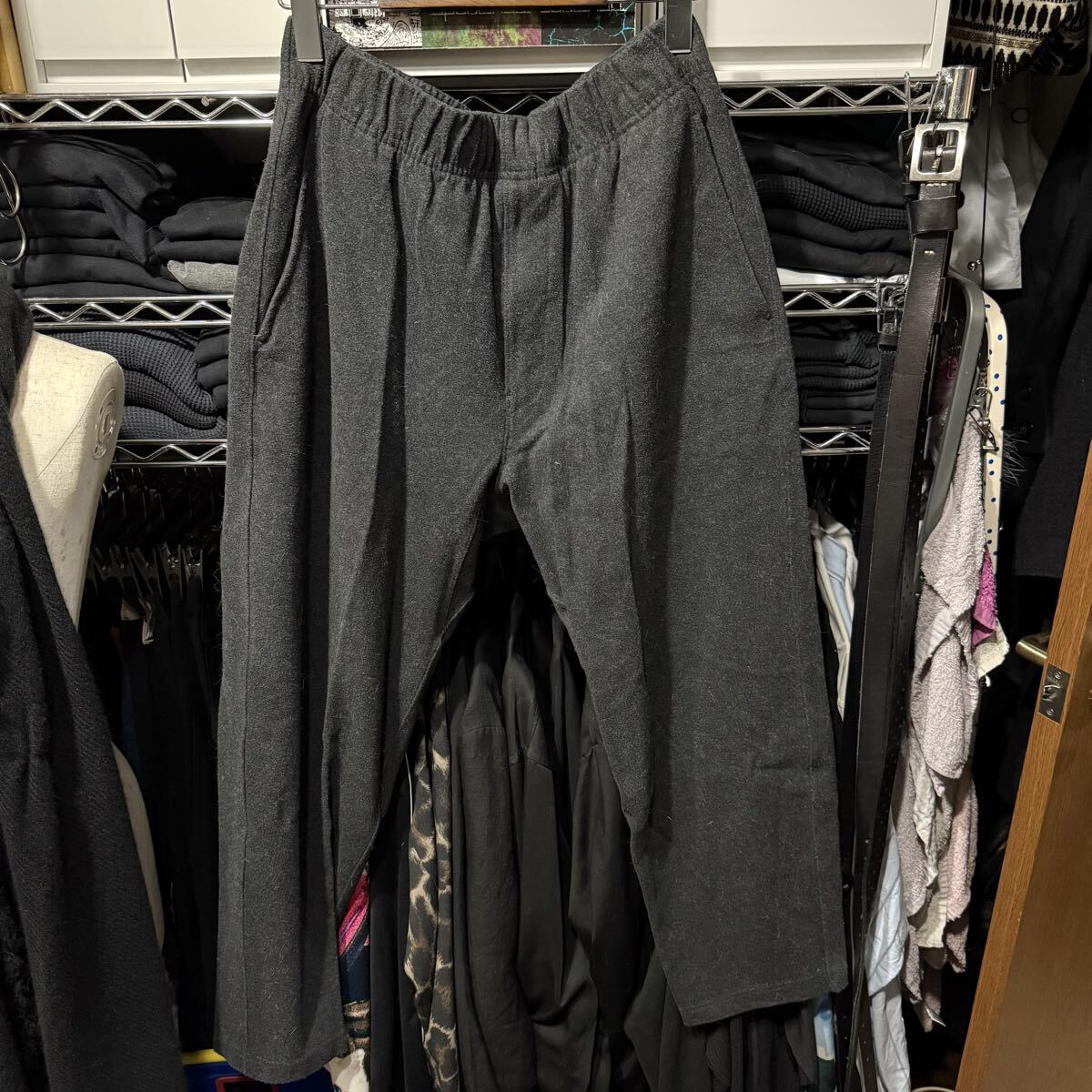 UNIQLO U ブラッシュドジャージーパンツ Mサイズ ダークグレー 461548 ユニクロ テーパードパンツ イージーパンツ拍卖