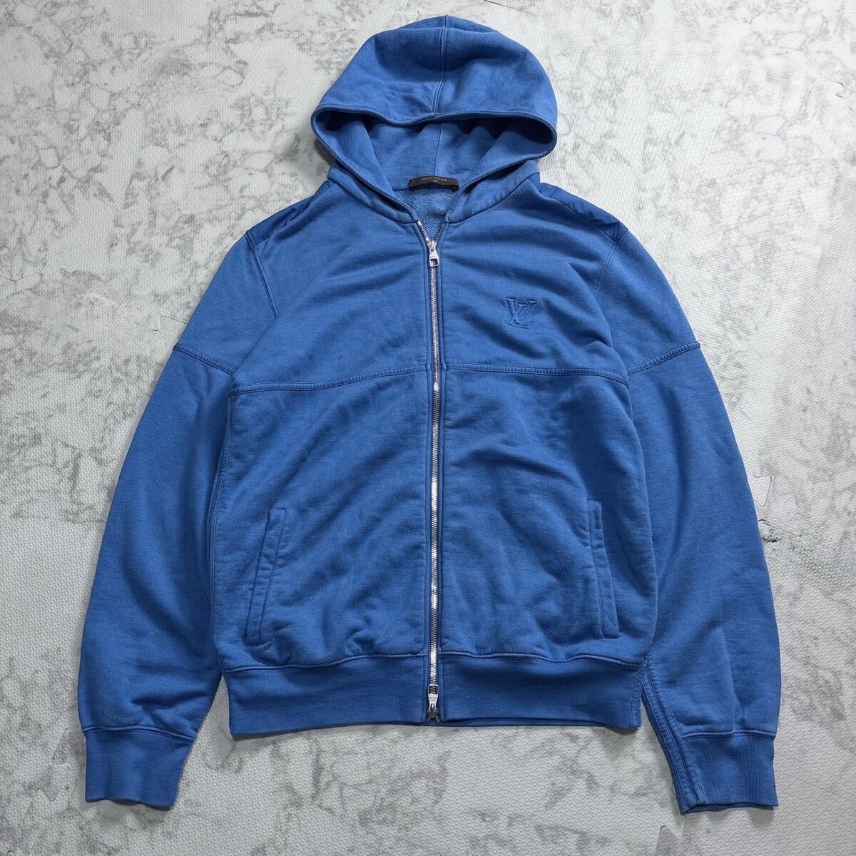 美品 LOUIS VUITTON ルイヴィトン LV刺繍 フルジップ パーカー ブルー RM121M H1J H40J RQ メンズ Mサイズ拍卖