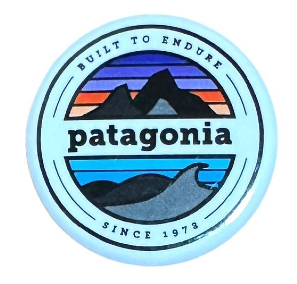 希少 パタゴニア リベットロゴ バッジ 白 PATAGONIA BADGE 缶バッジ フィッツロイ 山 波 コレクション カスタム デコ キャンプ 非売品 新品拍卖