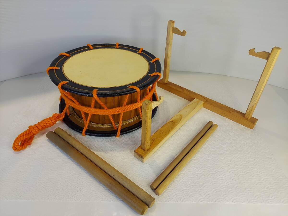 K05-1027 和楽器 和太鼓 締め太鼓 附締太鼓 バチ 台付き 美品拍卖