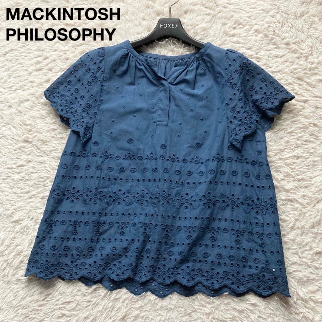 マッキントッシュフィロソフィー カットワークレース刺繍 半袖ブラウス ライトネイビー 紺 34サイズ MACKINTOSH PHILOSOPHY拍卖