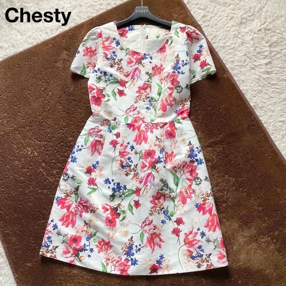 Chesty チェスティ 美品 花柄フレアワンピース Aライン 半袖 ひざ丈 白 ホワイト 1サイズ 華やかフラワープリント拍卖