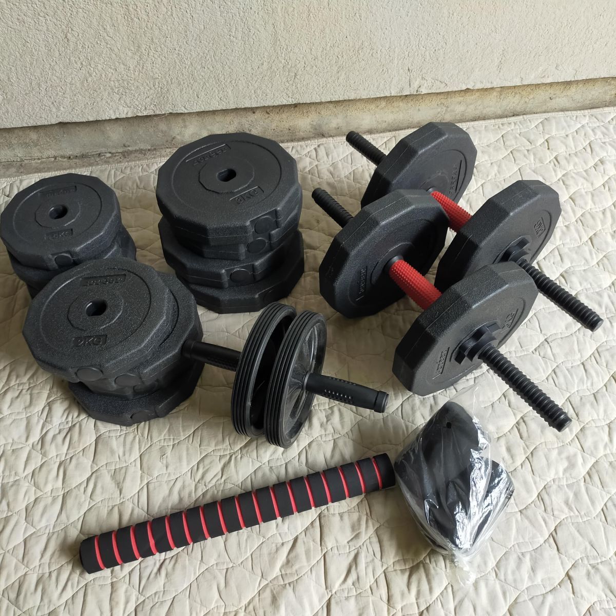 F01-20250922-01 可変式ダンベル バーベル 総重量 38kg 腹筋ローラー付き トレーニングセット拍卖