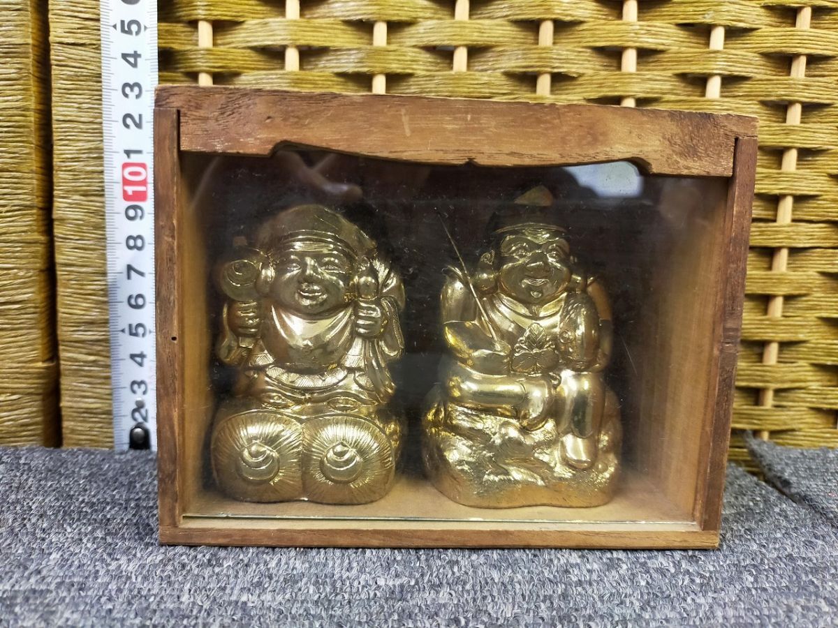 E08-20251024-10 大黒様 恵比寿様 木箱ガラスケース 七福神 仏教美術 古美術 アンティーク 成田不動尊 大護摩御修行済 金運 アップ拍卖