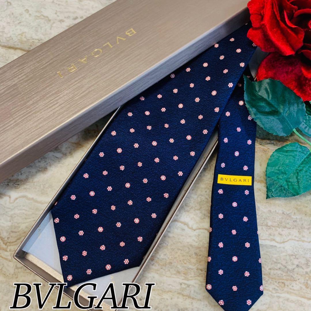 N33 ブルガリ セッテピエゲ 総柄 ネイビー ピンク ネクタイ メンズ拍卖