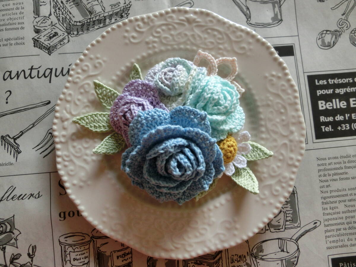 ☆ 2488  薔薇と小花のブーケ  水色系薔薇  クロシェレース  コサージュ  ハンドメイド 拍卖