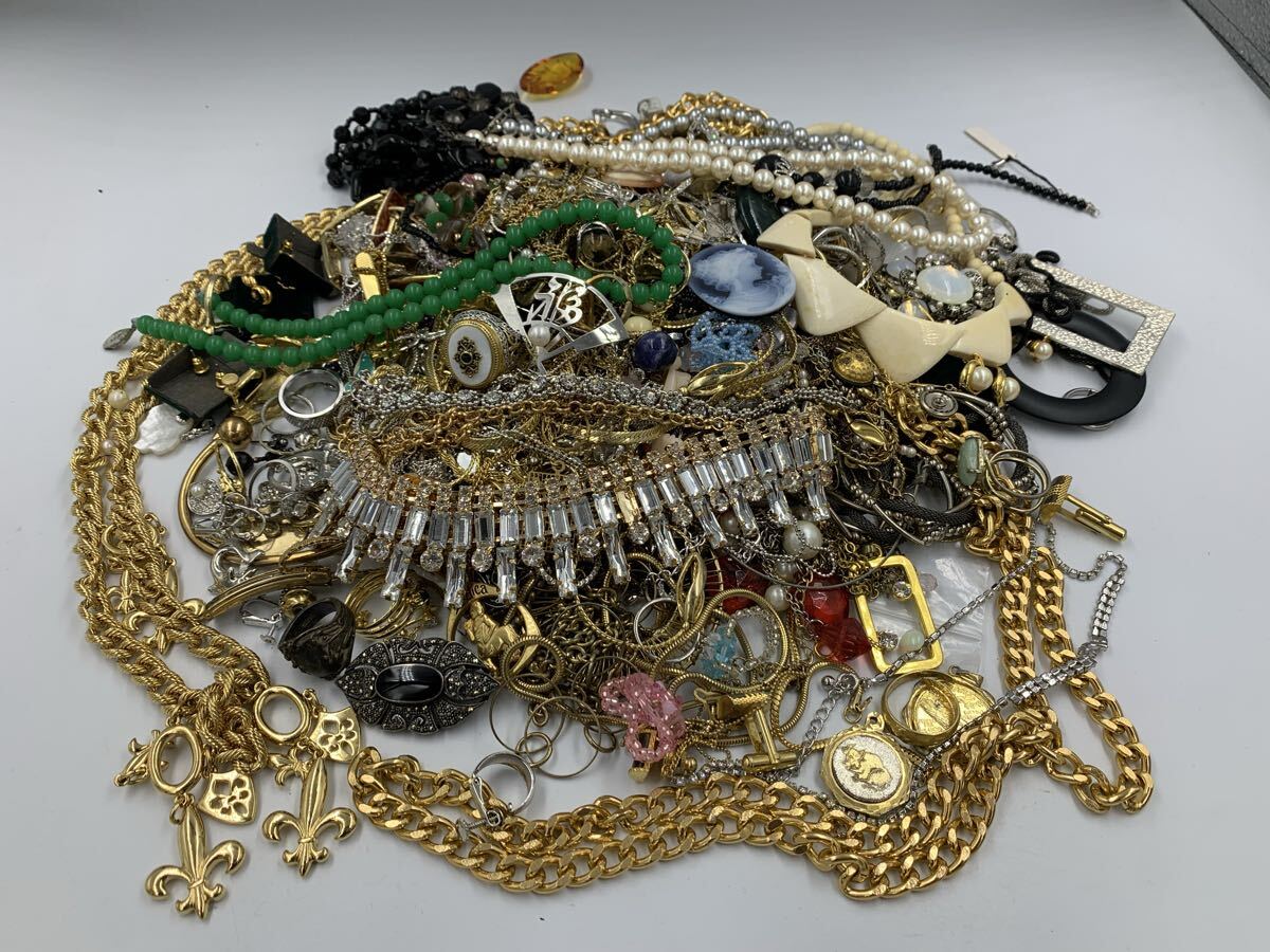 まとめ売り 5kg以上 アクセサリー ゴールド メッキアクセサリー ネックレス リング ピアス イヤリング ブローチ 真珠拍卖