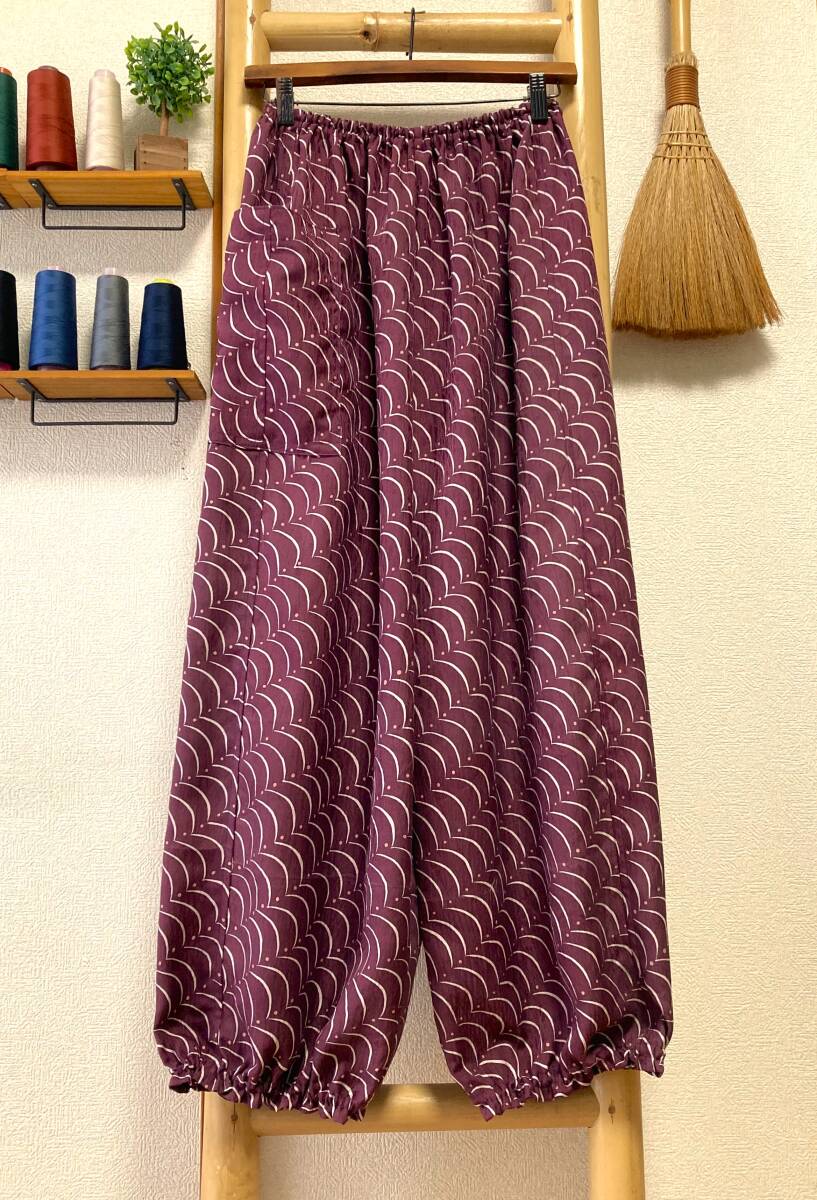 鎌倉まるか堂 着物リメイク 紅紫の露芝繋ぎのもんぺ風 ●絹 ●丈長ゆったりまるっこいシルエット L~LL●裾ふわパンツ●洗濯OK拍卖