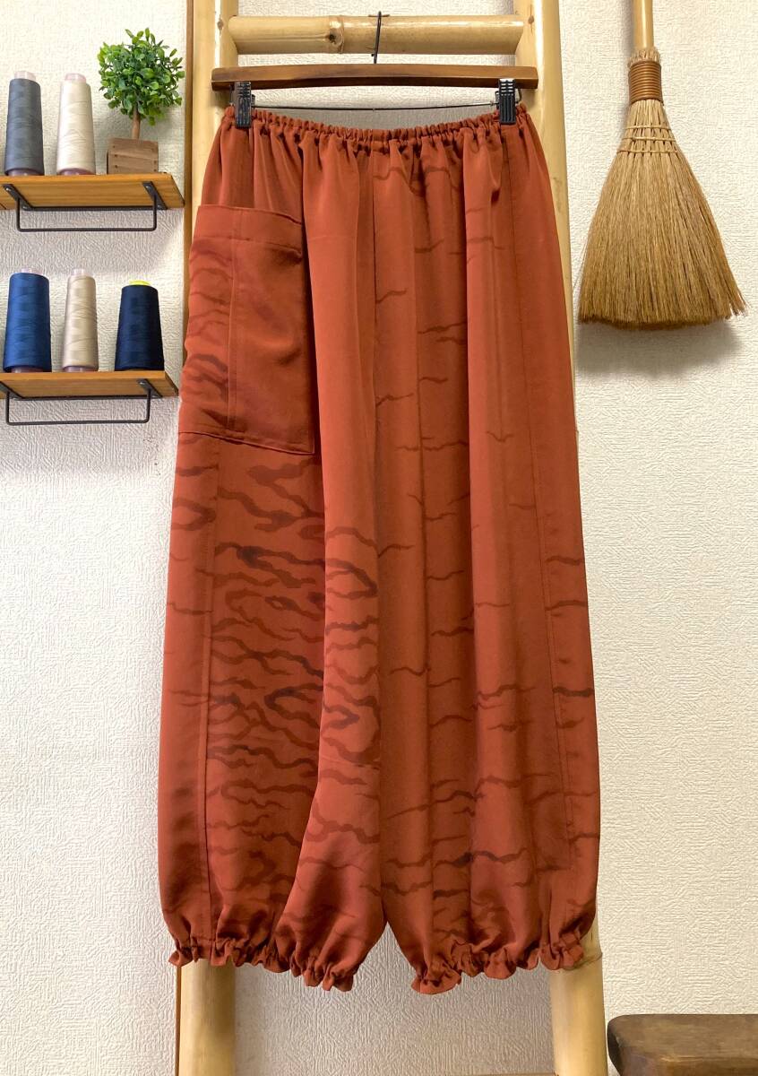 鎌倉まるか堂 着物リメイク 樺色雲海紋のもんぺ風 ●絹 ●ゆったりまるっこいシルエット L~LL●裾ふわパンツ●洗濯OK拍卖
