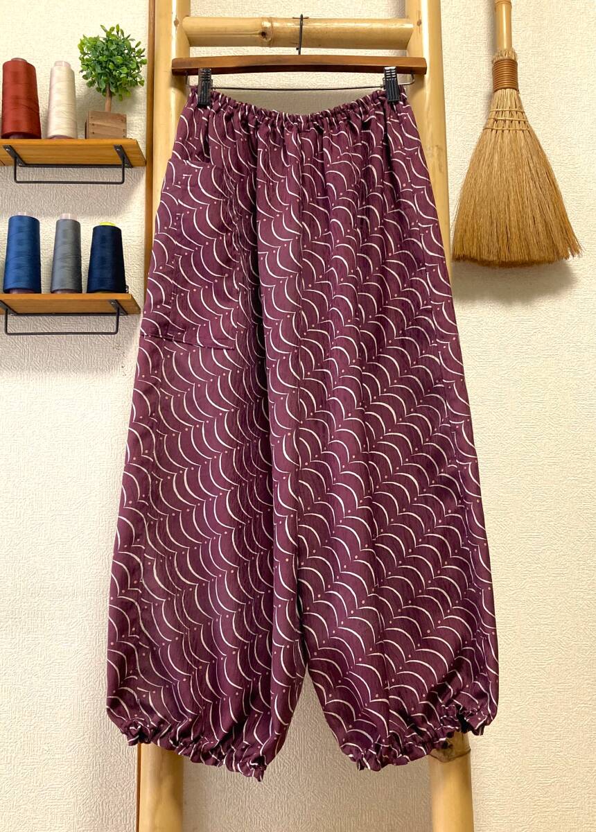 鎌倉まるか堂 着物リメイク 紅紫の露芝繋ぎのもんぺ風 ●絹 ●ゆったりまるっこいシルエット M~L●裾ふわパンツ●洗濯OK拍卖