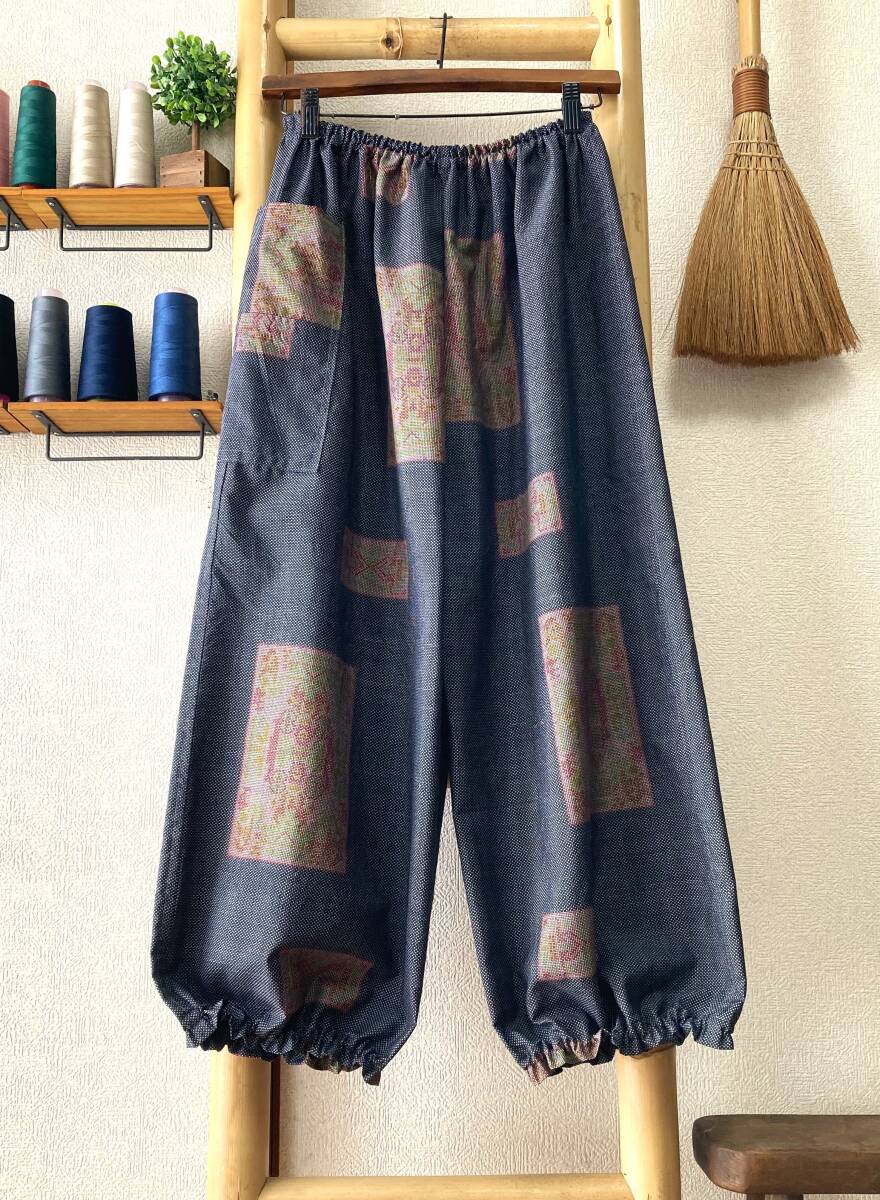 鎌倉まるか堂 着物リメイク 紬 黒白行儀に札絵のもんぺ風 ●絹 ●ゆったりまるっこいシルエット M~L●裾ふわパンツ●洗濯OK拍卖