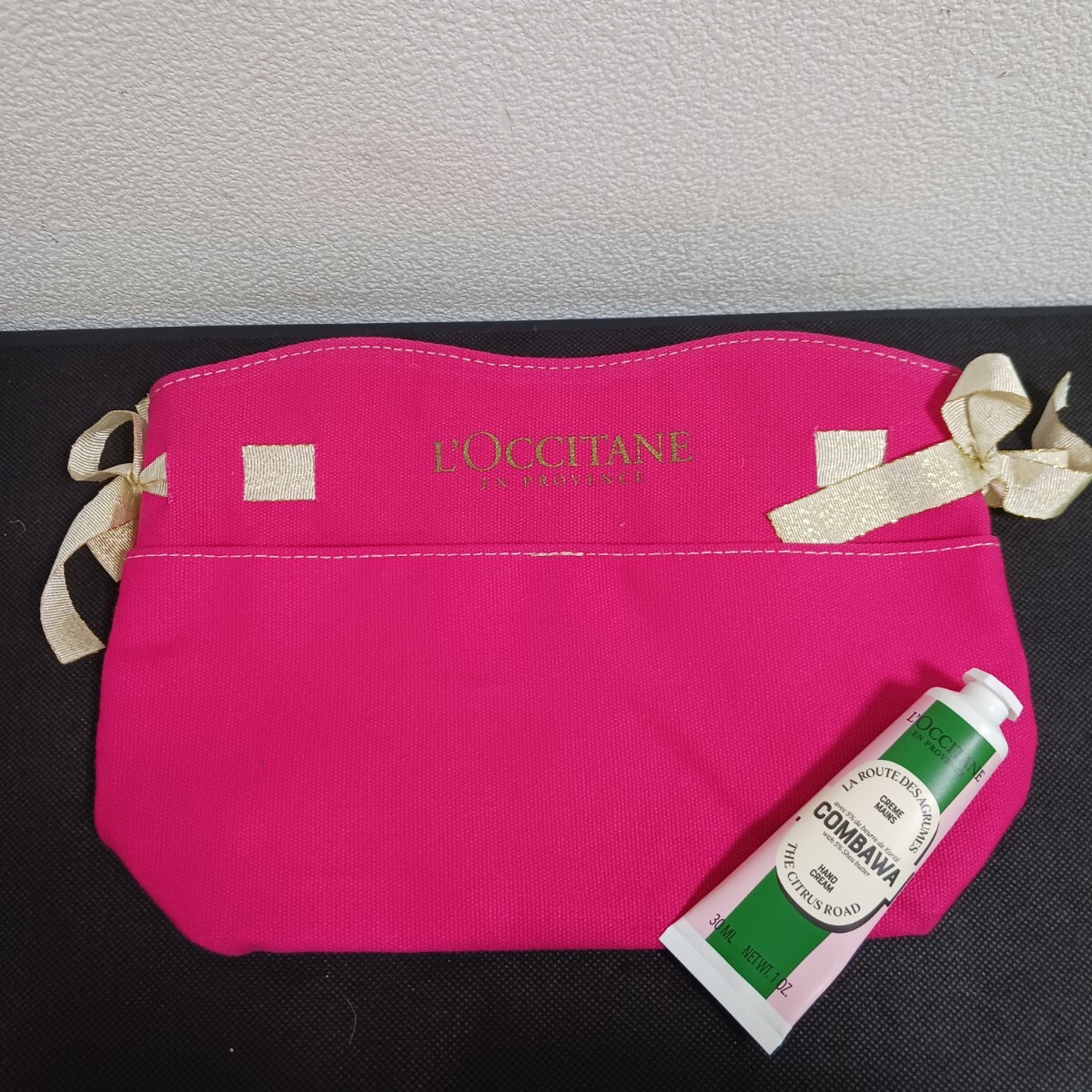 ロクシタン COMBAWA 30ml ハンドクリーム 未開封 ポーチ付拍卖