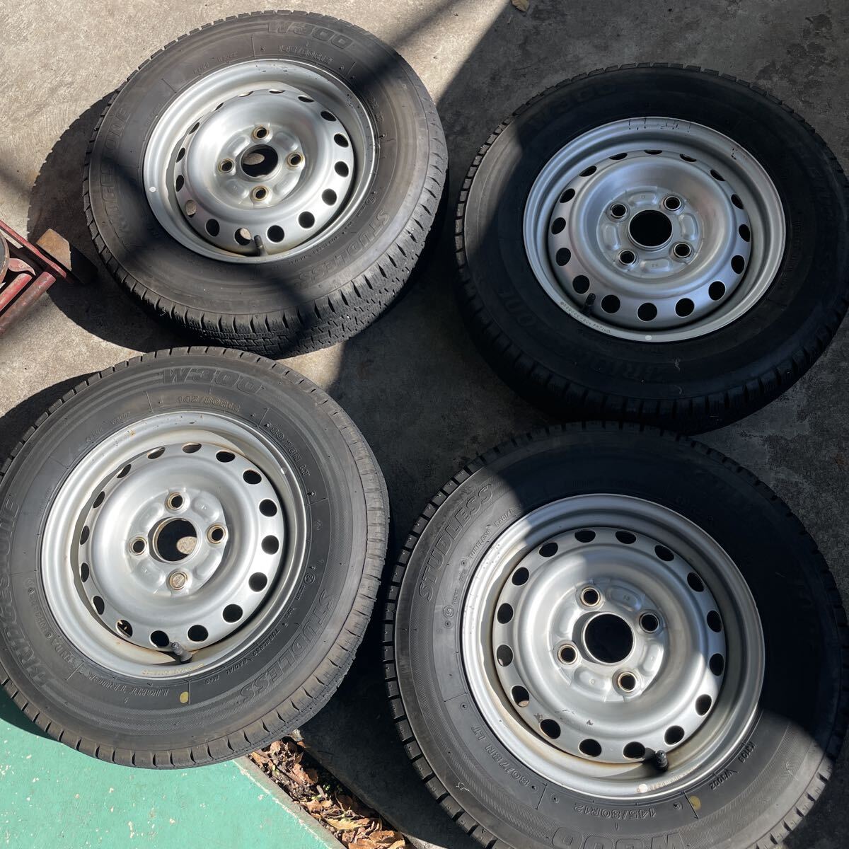 12インチ スタッドレスタイヤホイールセット 145/80R12 80/78N LT + ダイハツ純正ホイール 軽トラ 軽バン拍卖