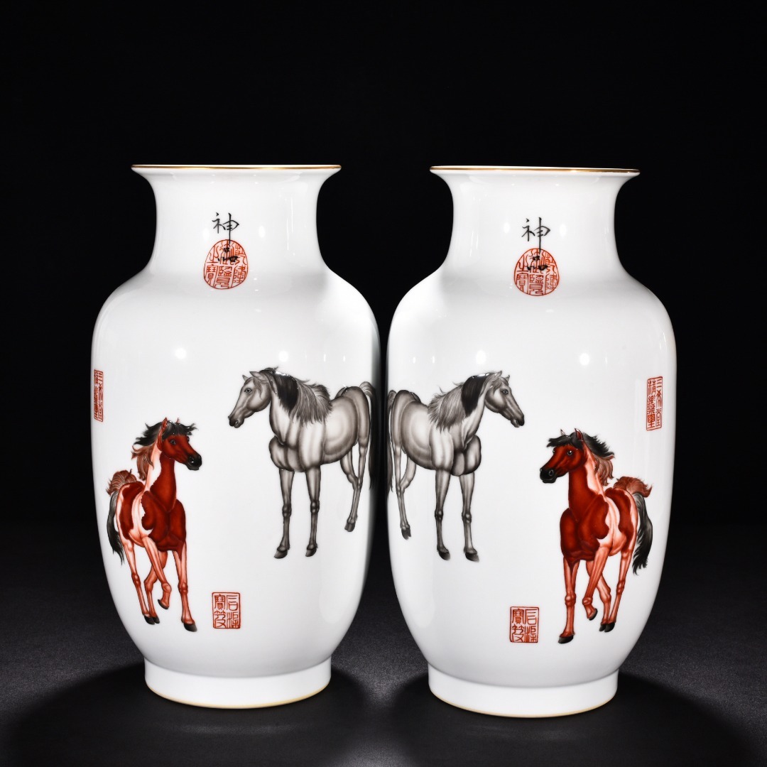 ◆珍蔵◆中国古美術 大清乾隆年製款 琺瑯彩 郎世寧 古陶磁 八駿馬橄欖瓶―對 細密細工造 置物 擺件 骨董品 古賞物 時代物 T18拍卖