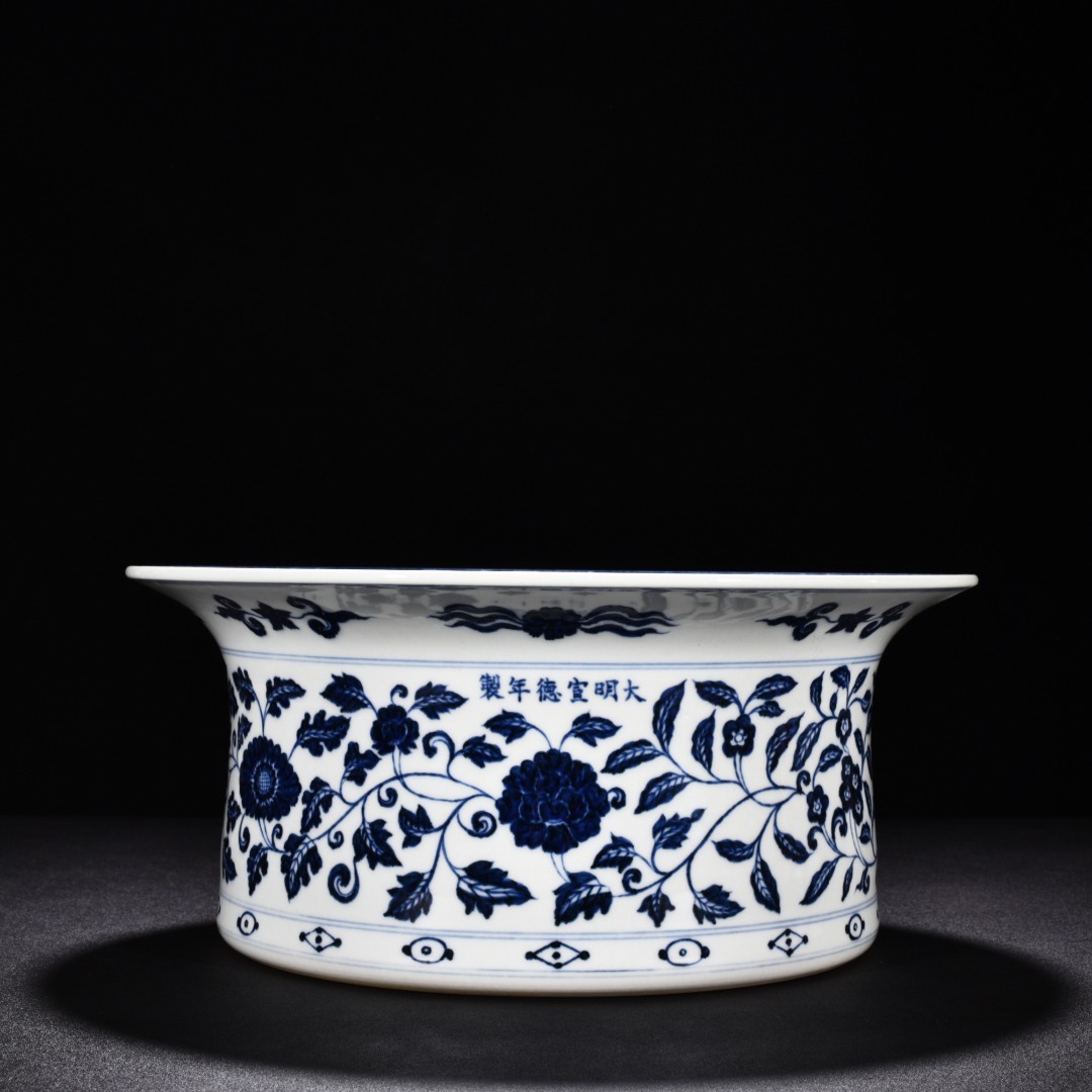 ◆珍蔵◆中国古美術 大明宣徳年製款 青花 古陶磁 纏枝蓮花 龍鳳紋大盆 細密細工造 置物 擺件 骨董品 古賞物 時代物 T18拍卖