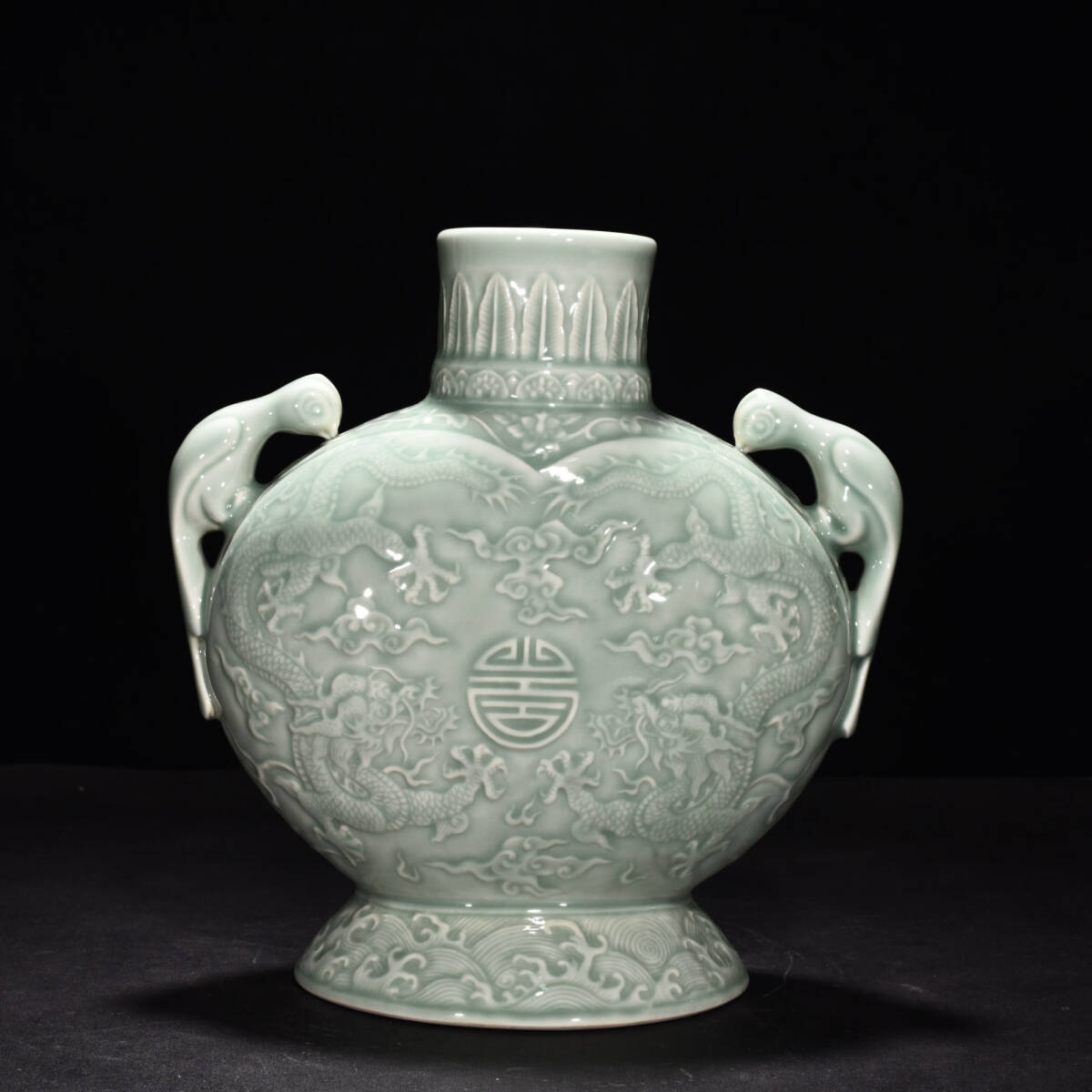 ◆珍蔵◆中国古美術 大清乾隆年製款 粉青釉 古陶磁 雲龍紋双鳥耳瓶 細密細工造 置物 擺件 骨董品 古賞物 時代物 T18拍卖
