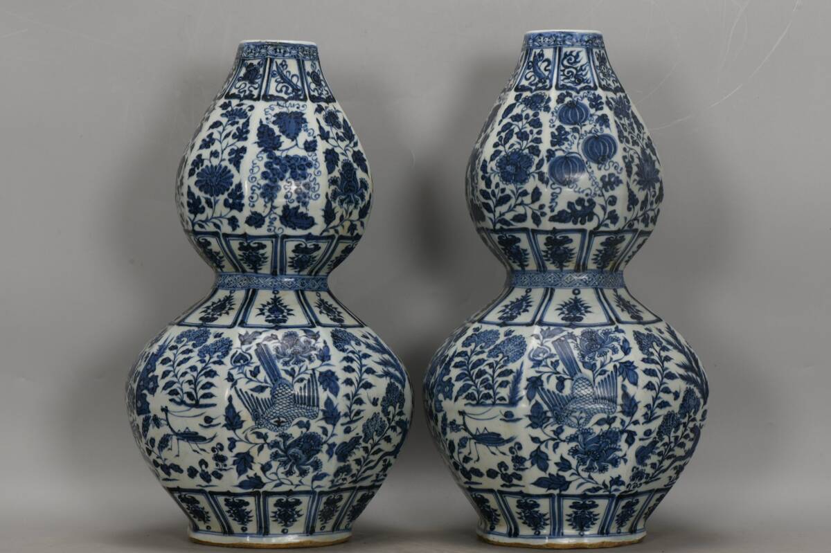 ◆珍蔵◆中国古美術 元代 元青花 古陶磁 草虫八方葫芦瓶―對 細密細工造 擺件 骨董品 古賞物 時代物 A3拍卖