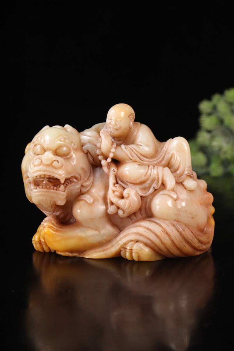 ◆珍蔵◆中国古美術 清時代 古寿山石彫り羅漢戯獅子 精品 箱付 細密細工造 置物 擺件 古賞物 骨董品 時代物 A68拍卖