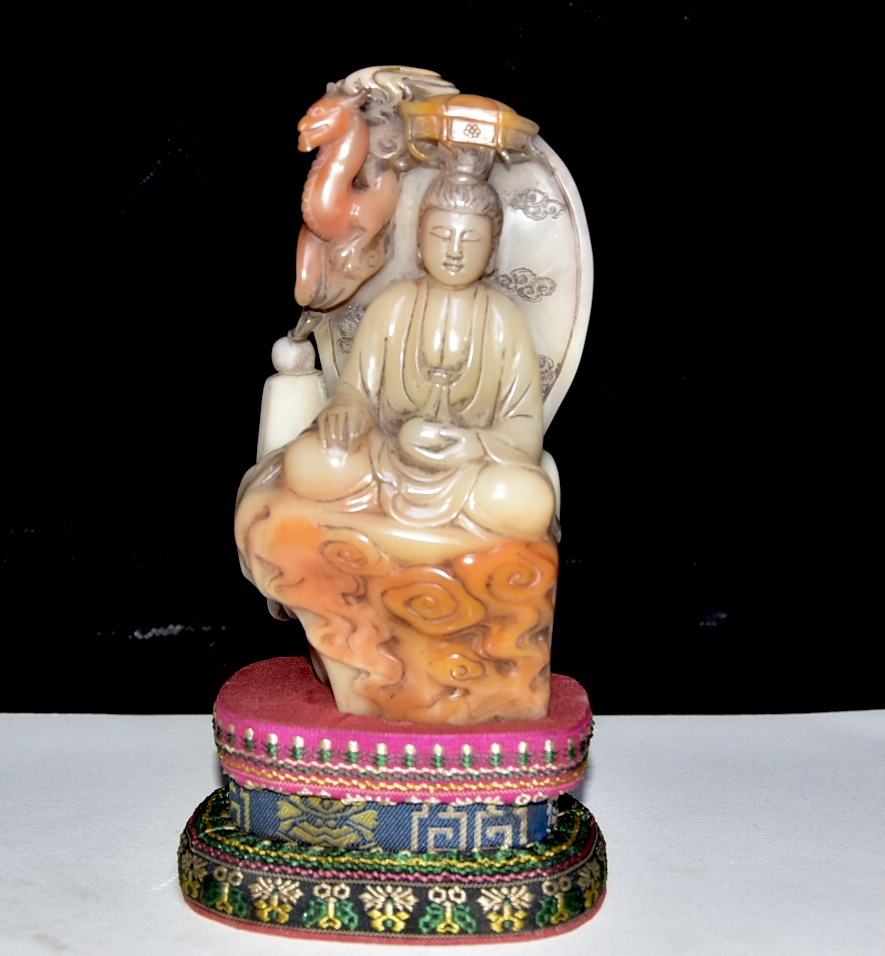 ◆珍蔵◆中国古美術 大清乾隆年製款 古寿山石 彫り観音 仏造像 精品 箱付 細密細工造 置物 古賞物 骨董品 時代物 A17拍卖