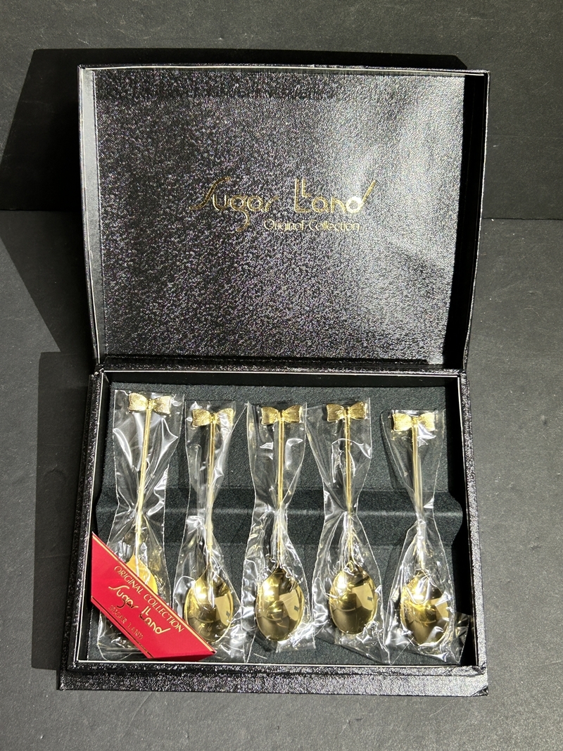 ● コレクター必見 未使用 SUGAR LAND カトラリー スプーン 5本 リボン ゴールド 金色 ティースプーン セット 元箱 Zr413拍卖