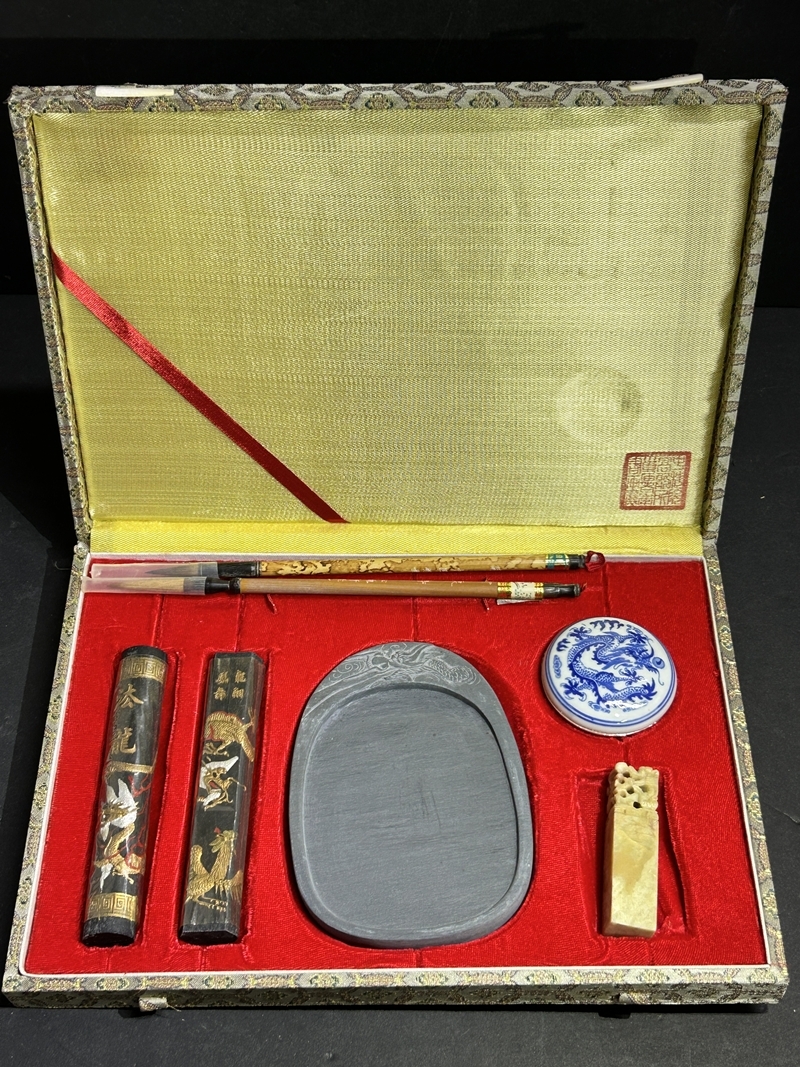 ● コレクター必見 未使用 中国文房四宝 書道具 硯 筆 墨 書 中国 箱付き Zr491拍卖