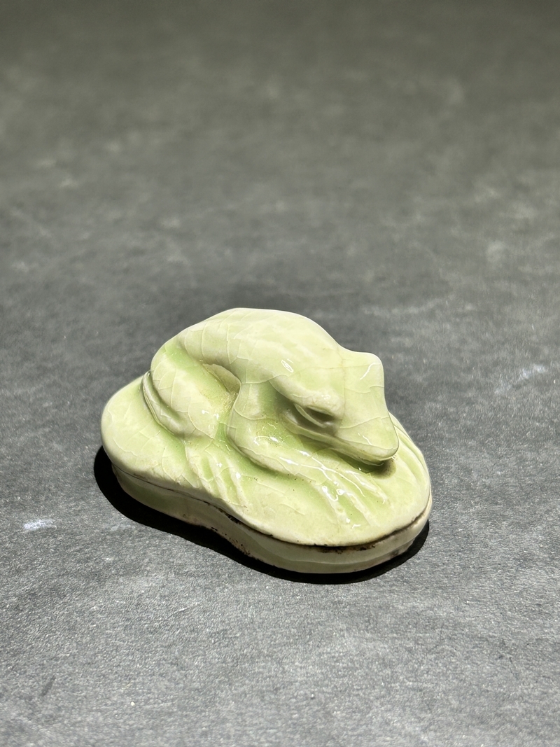 ● コレクター必見 時代物 香合 陶器製 蛙 カエル 茶道具 香具 工芸品 Zr529拍卖