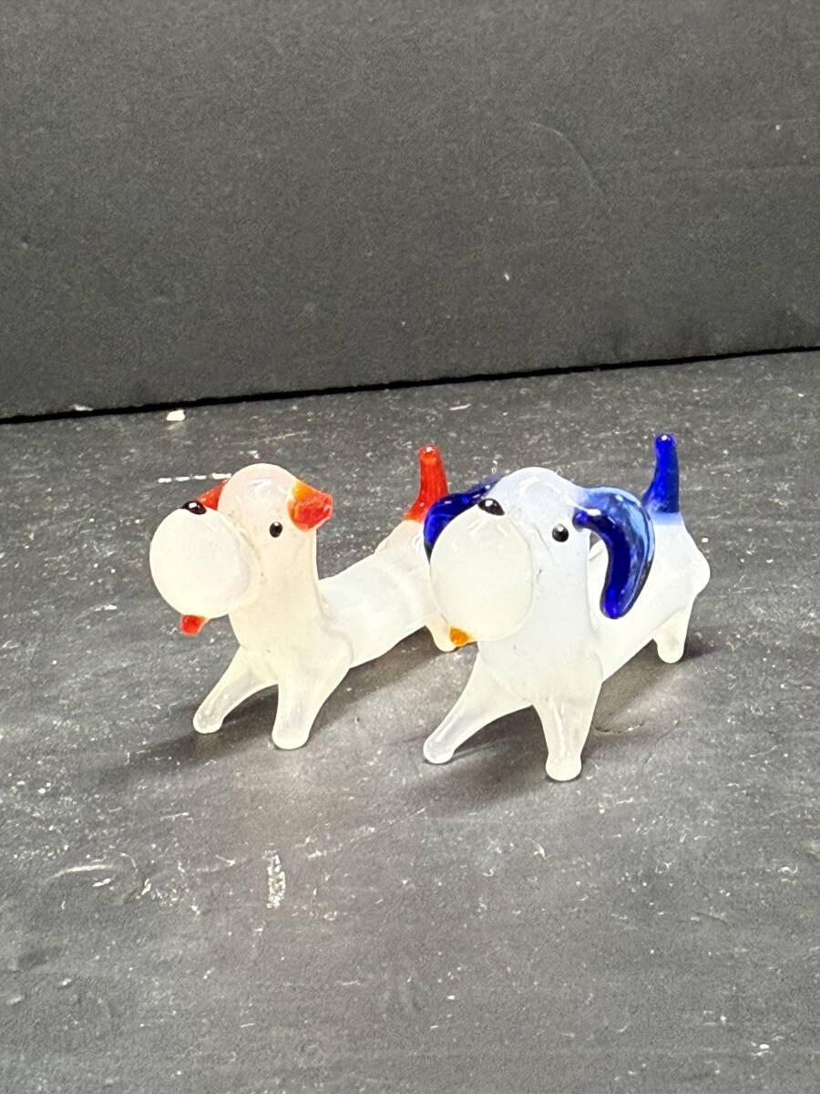 ★コレクター必見 ミニチュアダックスフンド ガラスオブジェ 2点 赤 青 ガラス細工 ミニ 小さい置き物 飾り 現状品 GT721拍卖