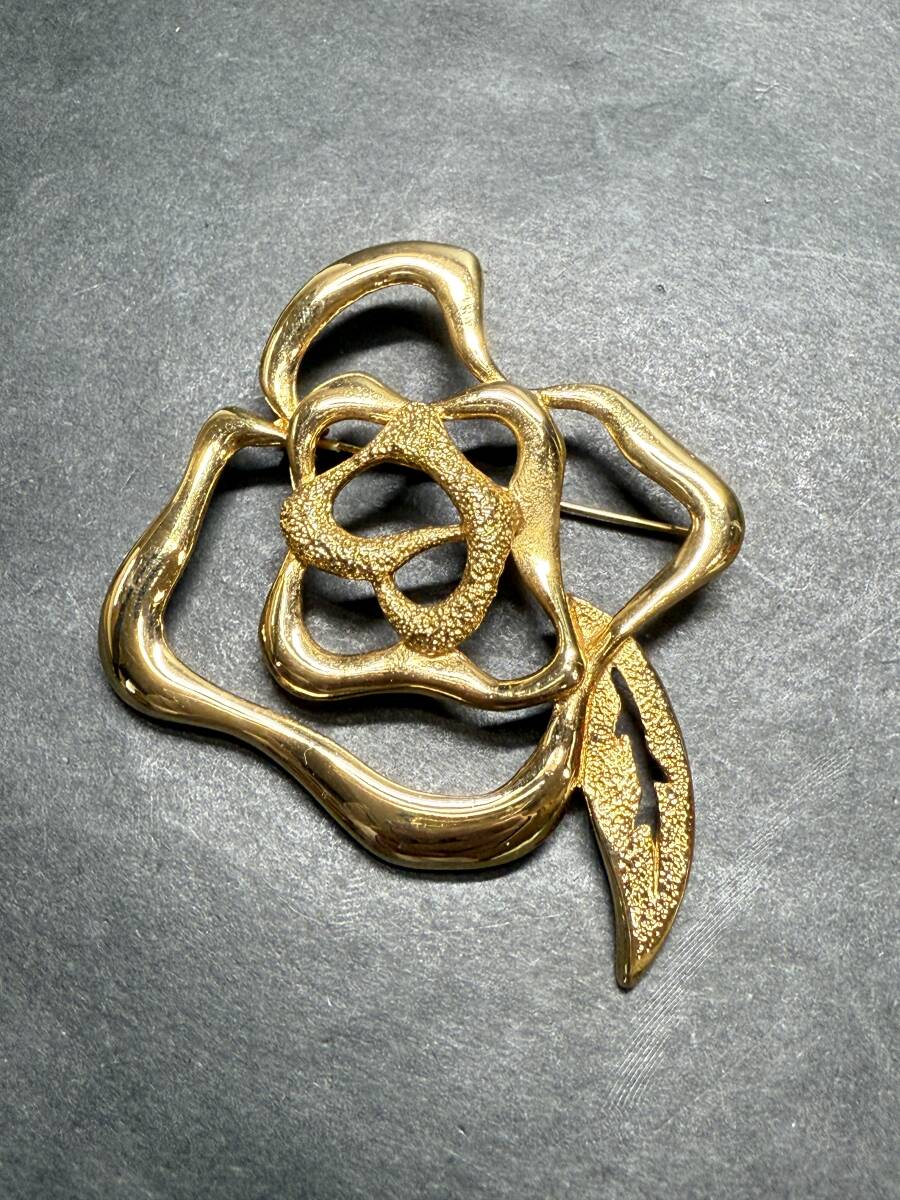★コレクター必見 ビンテージ ブローチ ゴールドカラー バラモチーフ 薔薇 レディース アクセサリー 飾り コレクション To296拍卖