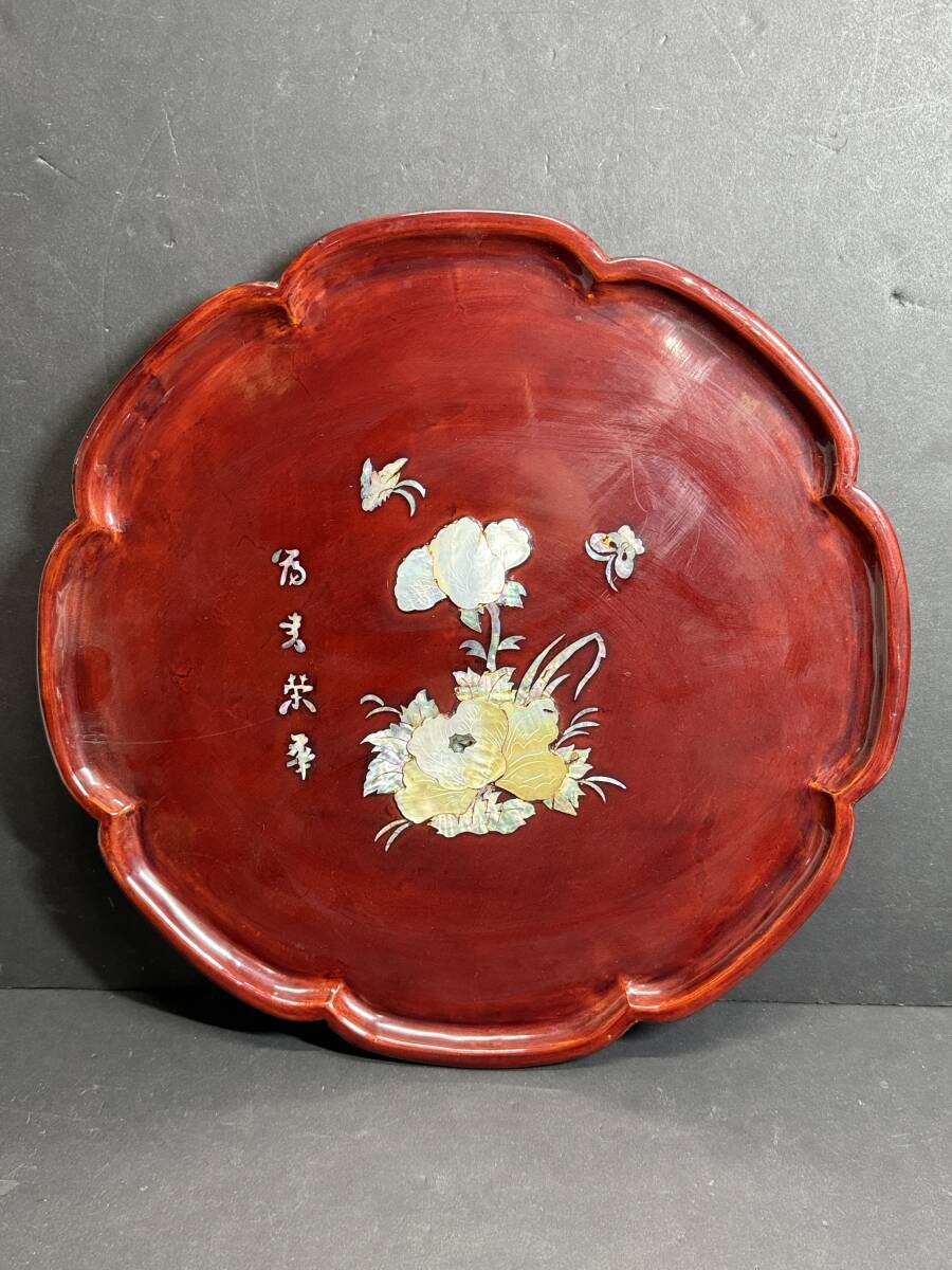 ★コレクター必見 中国? 螺鈿細工 花形 盆 貝細工 蝶 花模様 漆塗り 漆器 漆芸 木工 工芸品 ビンテージ コレクション GT992拍卖