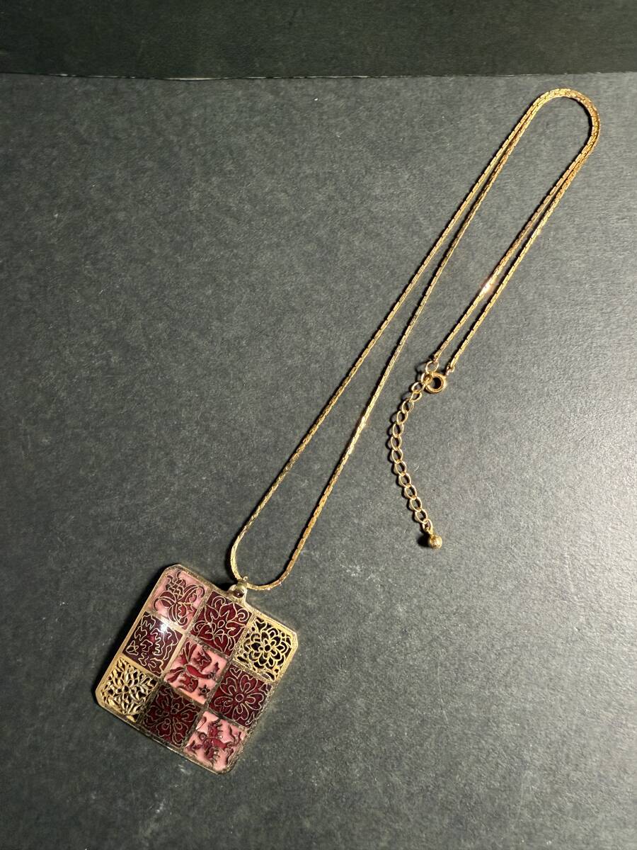 ★コレクター必見 七宝? ペンダント 赤系 花模様 レディース アクセサリー ビンテージ レトロ コレクション Se5拍卖
