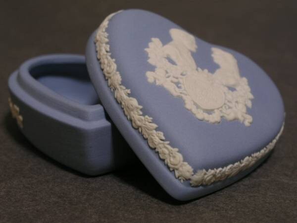 ◎ウェッジウッド ジャスパー ハート形蓋物「英皇太子結婚」◎ef3拍卖