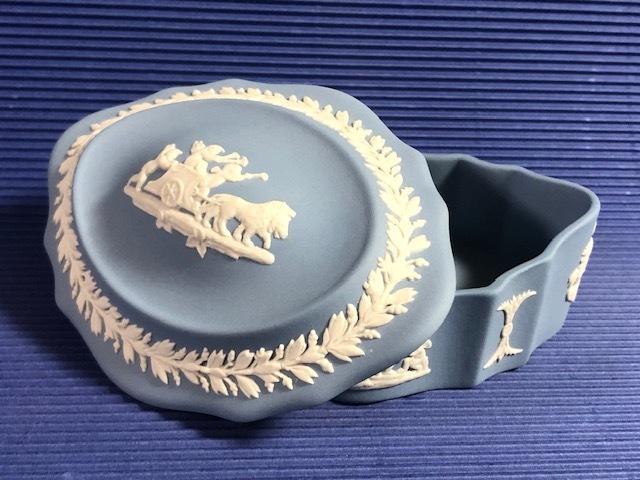 ◎ウェッジウッド ジャスパー 可愛い変形蓋物「天使」◎z59拍卖