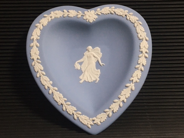 ◎ウェッジウッド ジャスパー ハート形小型プレート 「踊り子」◎o28送料無料拍卖