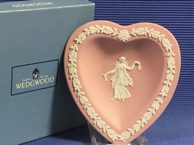 ◎ウェッジウッド ピンクジャスパー ハート形小型プレート「踊子」◎箱付z59拍卖