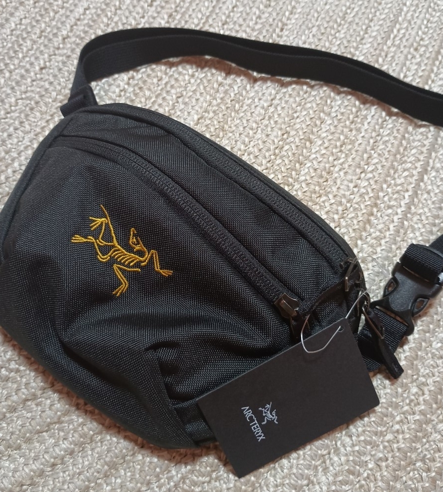 新品 未使用 アークテリクス マンティス 1 ブラック ゴールド 黒 金 ARC'TERYX ショルダーバッグ ウエストポーチ MANTIS 1.5L 国内正規品拍卖
